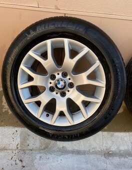 BMW kola s letními pneumatikami Michelin 255/55 R18