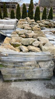 Pískovec, kámen - zbylý materiál ze zakázky