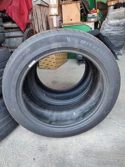 245/45 ZR17
