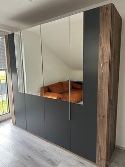 Šatní skříň TOP STAV 10/10