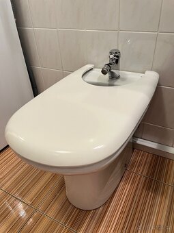 Bidet Roca s poklopem