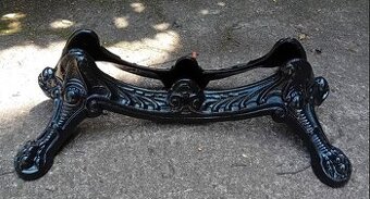 Litinový stojan na velociped, historické kolo, bicykl