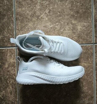 Dámské bílé tenisky Skechers 37