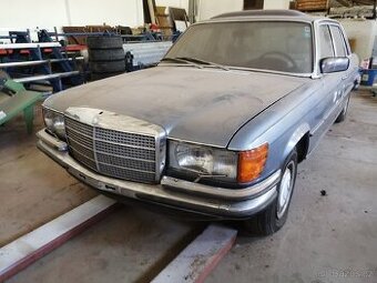 Mercedes W116 280SEL bílý velur - 1
