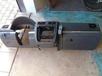 Prodám přístrojovou desku ,palubovou desku na VW golf 5 ,200