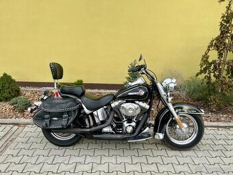Harley Davidson FLSTCI Heritage Softail Classic.