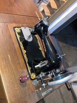 Šicí stroj Minerva M16 skříňový