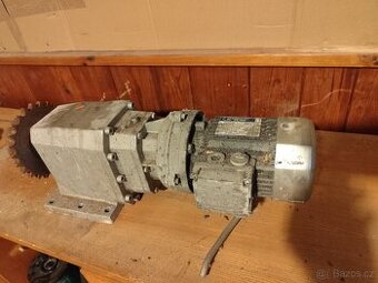 Elektromotor s převodovkou