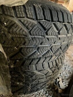 Zimní pneumatiky 215/60 R16 a ráfky