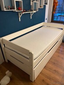 Postel z masivu