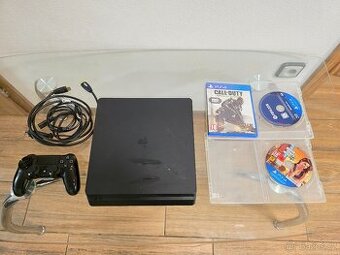 PlayStation 4 1Tb + 1x ovladač + kabely + 3 Hry