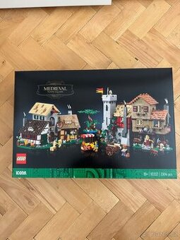 LEGO Icons 10332 Středověké náměstí