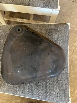 Bateriový kastlík jawa pérák