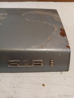 BMW e30 zadní víko sedan