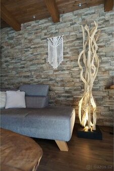 Exotická lampa z lián