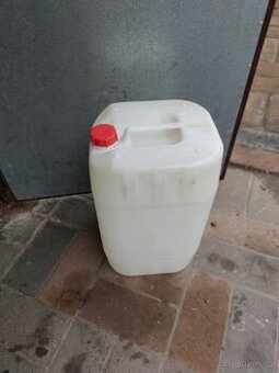 Prodám plastové kanystry 25L