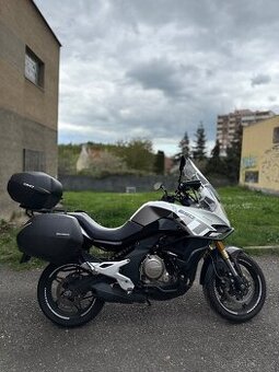 CF Moto 650 MT