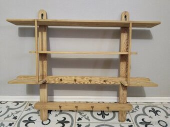 Stará police na kořenky, polička po renovaci