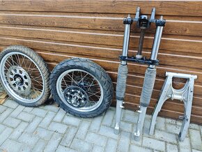 Kawasaki KLE 500 2002 - motor tlumiče kola