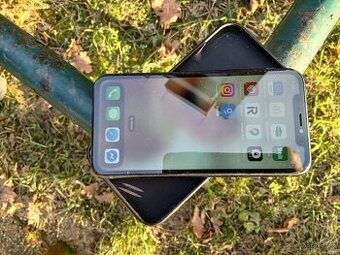 Apple iPhone XR 64 GB , NOVÁ BATERIE 100% kondice