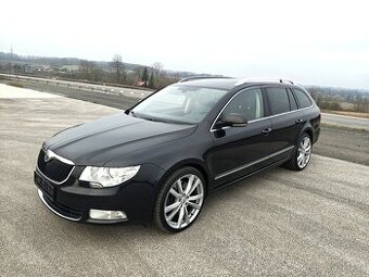 ŠKODA SUPERB KOMBI 3,6 V6 4x4 DSG PANORAMA 1MAJITEL SERVISKA