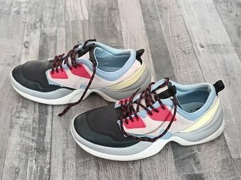 Dámské boty ZARA vel.38