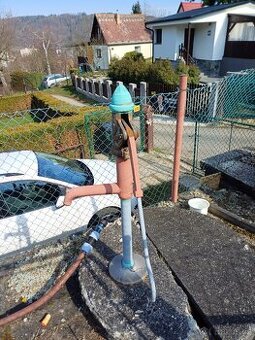 Ruční pumpa na vodu