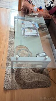 Skleněný konferenční stolek