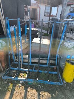 Přepravní stojan na sklo