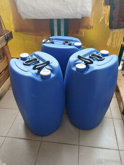 3x uzavíratelný kanystr na vodu 50 l