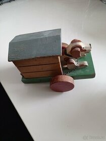 Dřevěná hračka pejsek