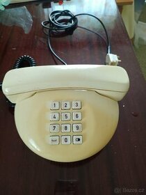 Staré telefony - 1