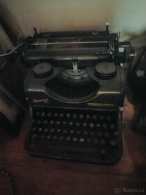 Prodám starý psací stroj