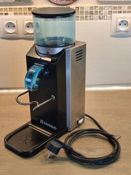 Italský mlýnek na espresso Rancilio Rocky Doserless