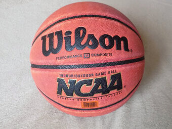 Prodám starší popužitý míč Wilson NCAA.
