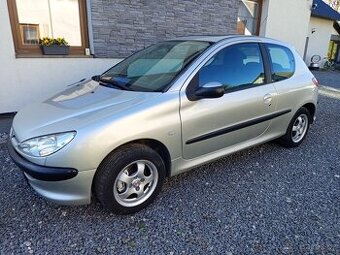 Peugeot 206 1.1i najeto 85000km