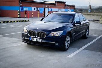BMW 750i xDrive, 4.4 V8 Biturbo, 300kW, 2011