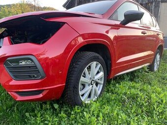 Predám havarovanú Seat Ateca 1,5tsi 110kw Dsg 8/2024.