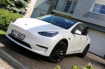 Tesla Model Y Performance Berlín, Tažné