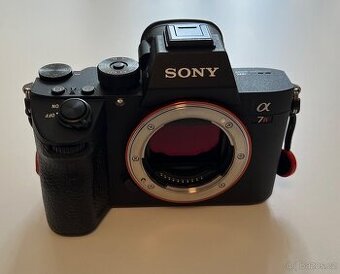 Sony A7R III perfektní stav + taška k přenášení