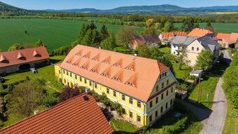 Prodej zavedeného penzionu s restaurací a velkým bytem - 1