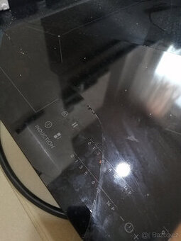 Indukční deska Electrolux EIV634 – prasklé sklo (nepoužiteln