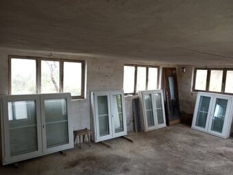 5 ks plastových oken - 1