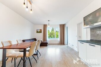 Prodej stylového bytu 3+kk se dvěma balkony, garáží a sklepe