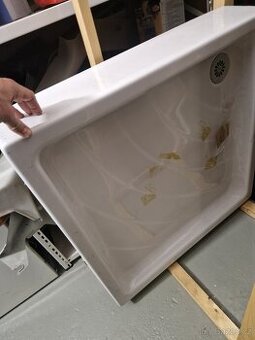 Sprchova samonosna vanicka se zastenou 80x80