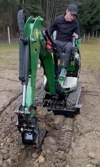 Pronájem minibagru 950 kg - možnost dopravy okolí Jihlavy