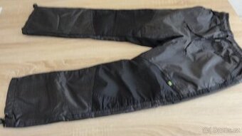 Softshelové kalhoty vel. 128 a zateplené kalhoty vel 134