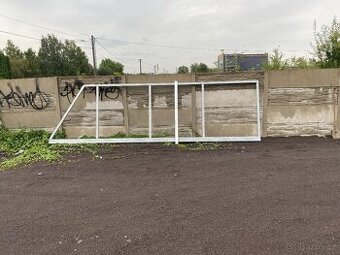 Samonosná posuvná brána v žárovém zinku