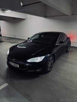 Tesla model S / nabíjení zdarma / full výbava