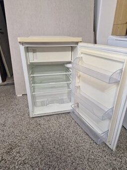 Malá lednička Baumatic s mrazáčkem